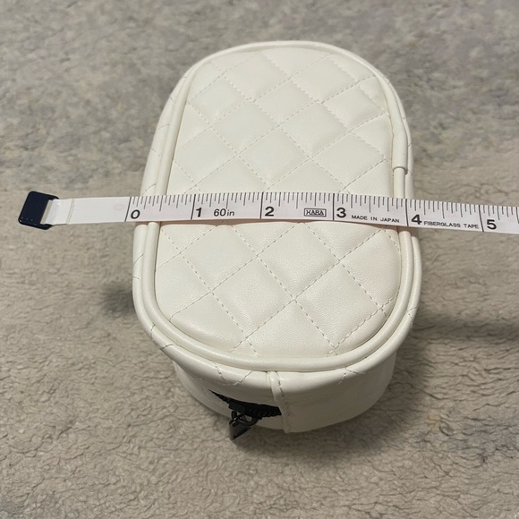 Brand New Faux Leather Quilted Coin Case/Make-Up Case In White 6” X 4” X 2.5” - Picture 5 of 8